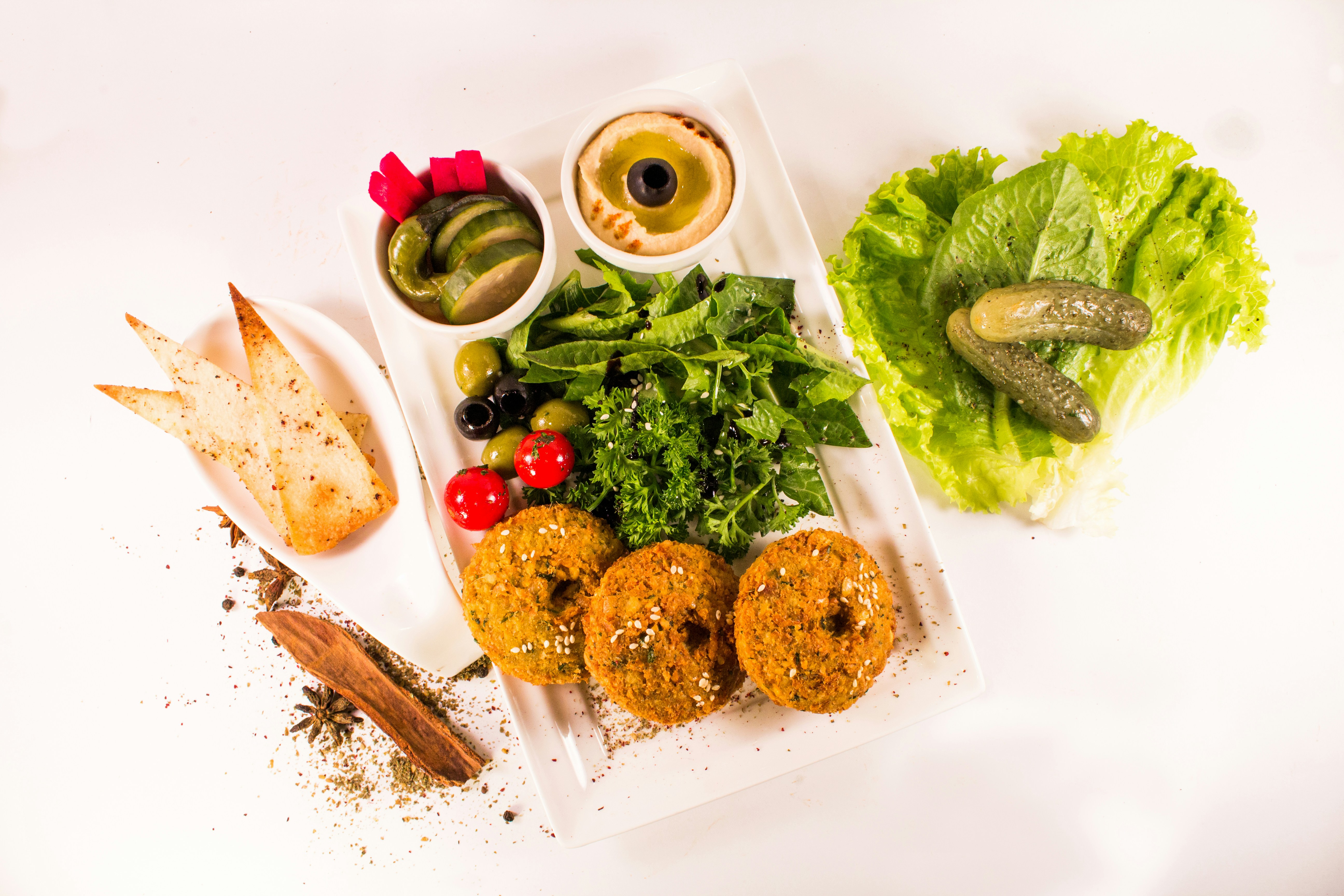 Fresh falafel, hummus, and vegetable mezze dishes — core vegan-friendly Jordanian food